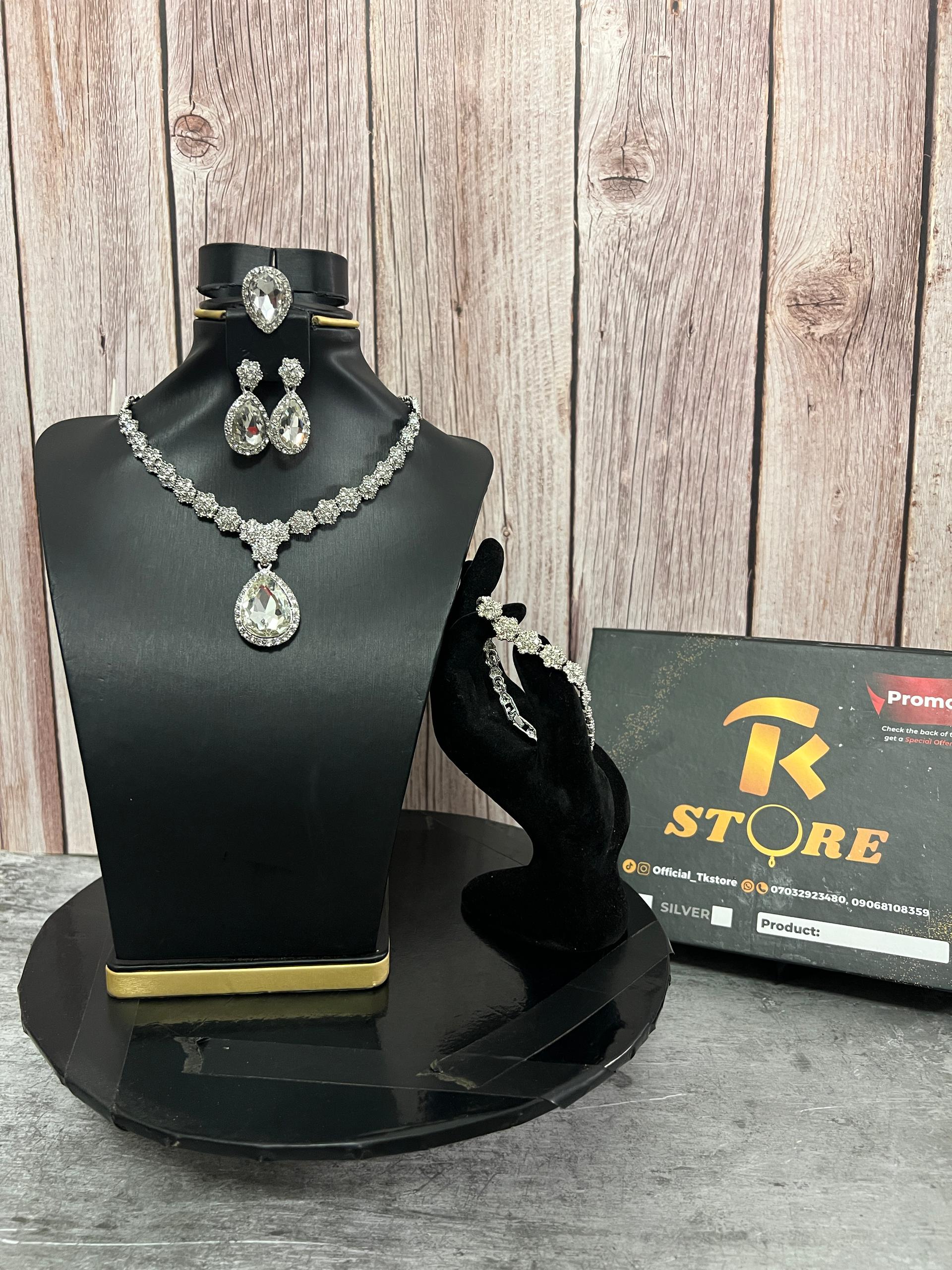Precious stone jewelry set