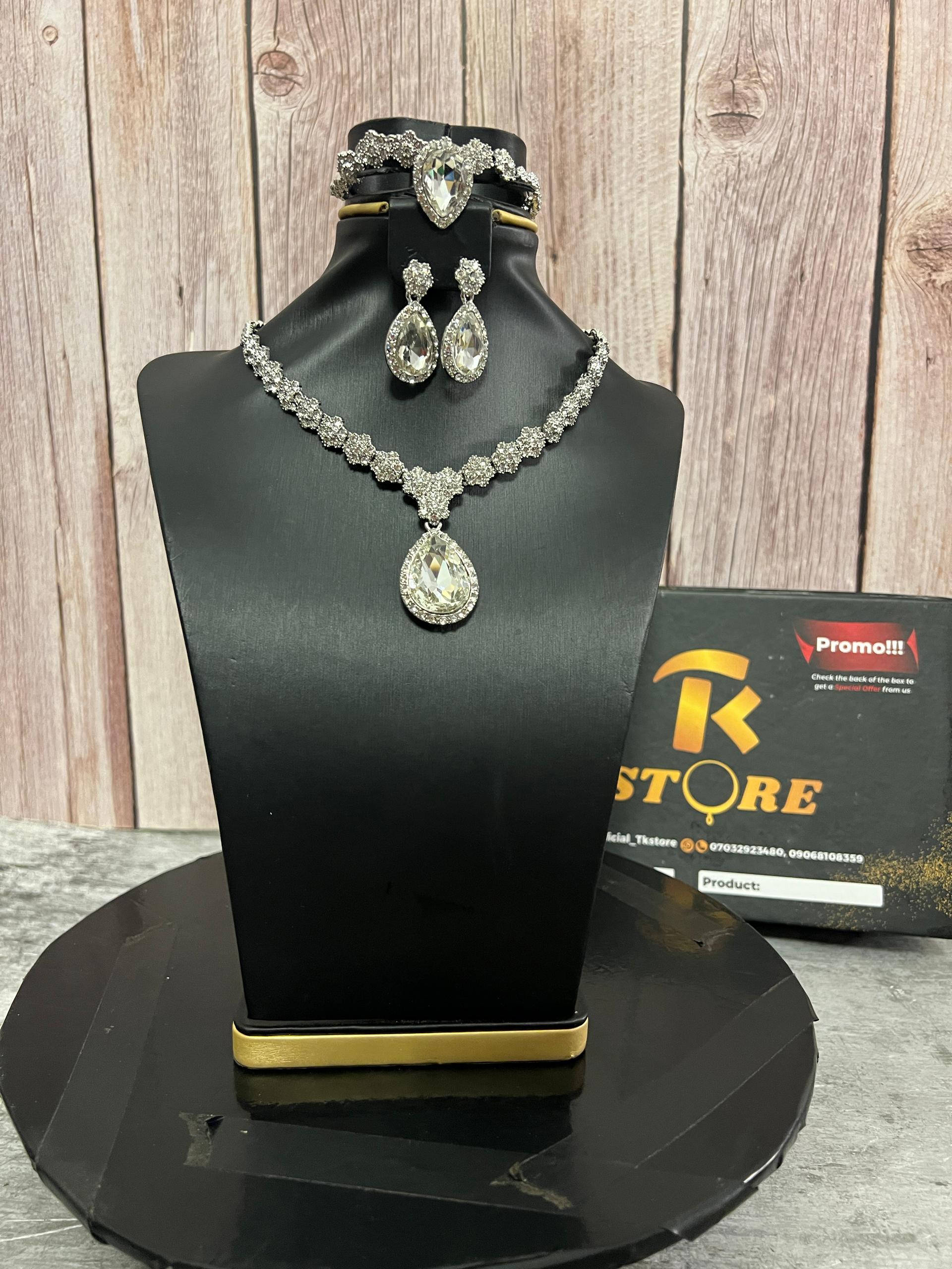 Precious stone jewelry set
