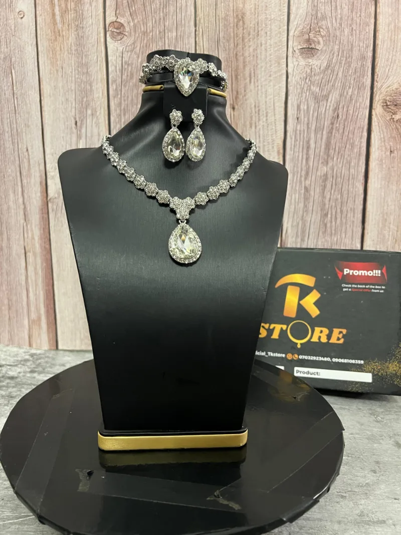 Precious stone jewelry set